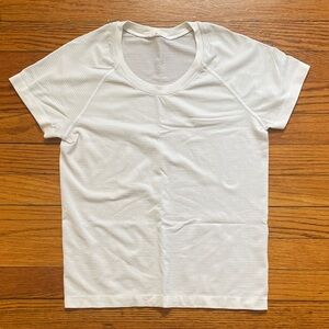 Lululemon Swiftly Tech Short-Sleeve Shirt 2.0 Waist Length, Size 6 in White